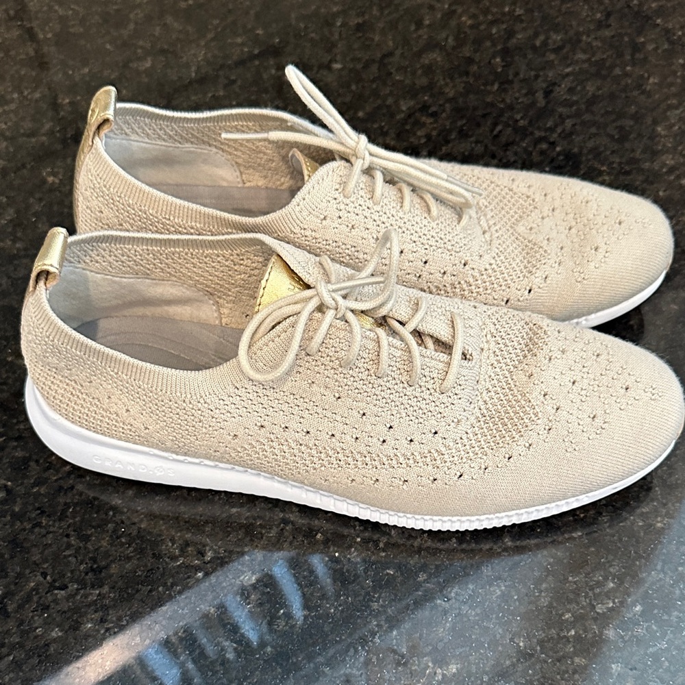 Cole Haan - size 9
